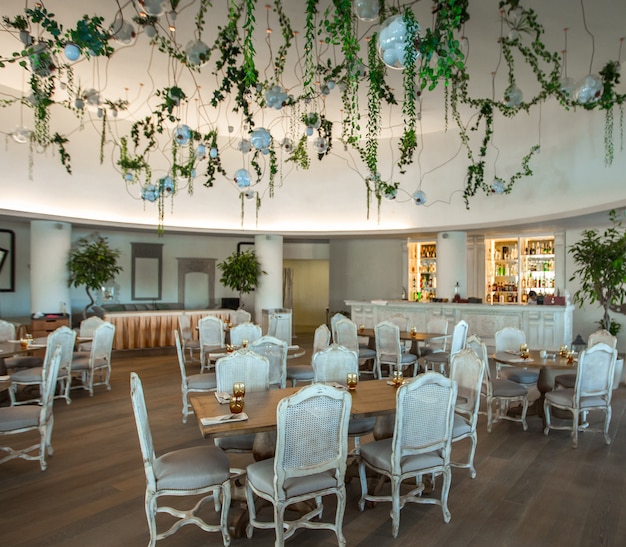 wedding dinner table and chair