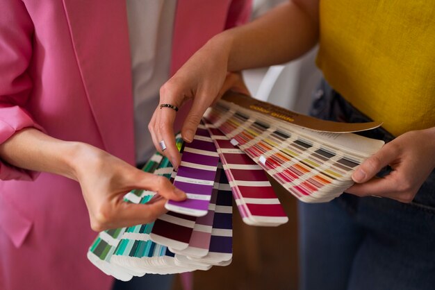 two people choosing color palette