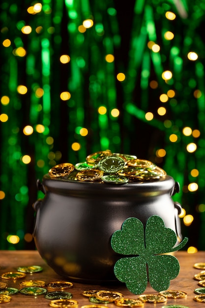 Gold-themed day party ideas