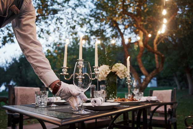 man setting up the table
