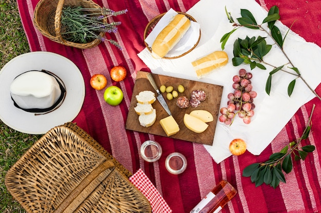 picnic theme for engagement party