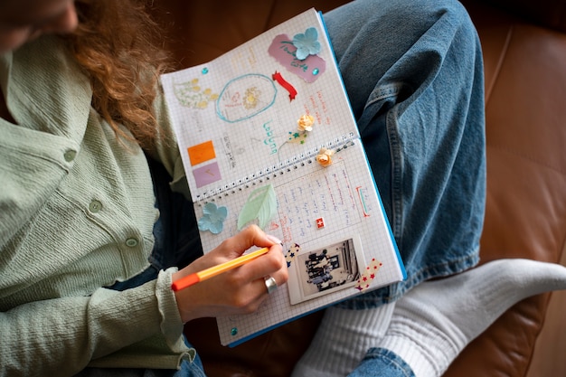 open the planner and sign 