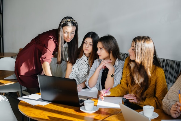women collaborating